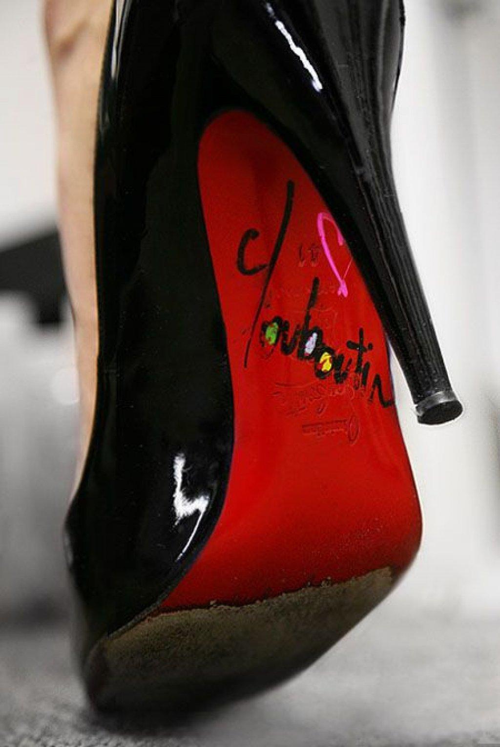 scarpe con la suola rossa prezzo official store 43662 85f80